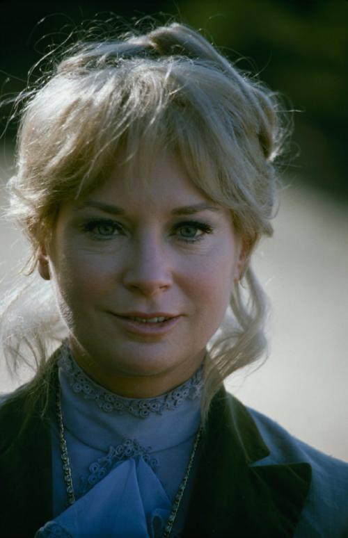 Lois Nettleton