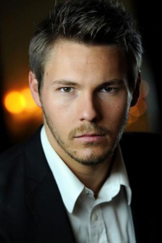 Scott Clifton