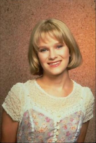 Nicholle Tom