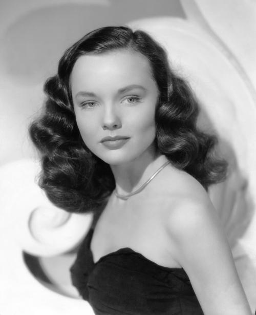 Wanda HendrixProfile, Photos, News and Bio