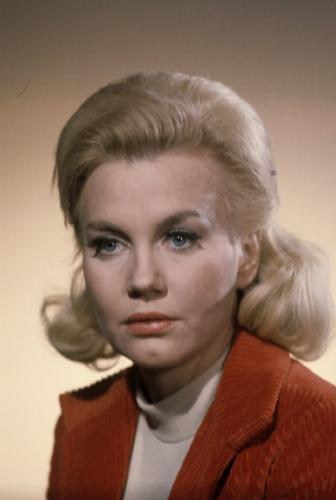 Elizabeth MacRaeProfile, Photos, News and Bio