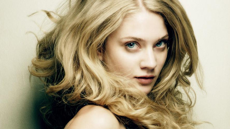 Winter Ave ZoliProfile, Photos, News and Bio