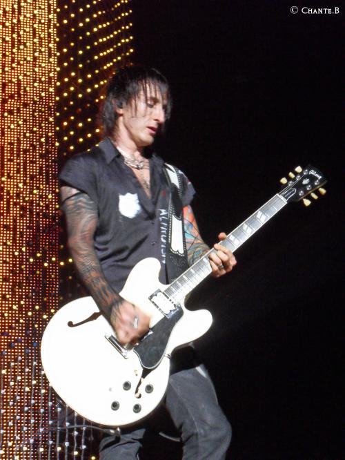 Richard FortusProfile, Photos, News and Bio