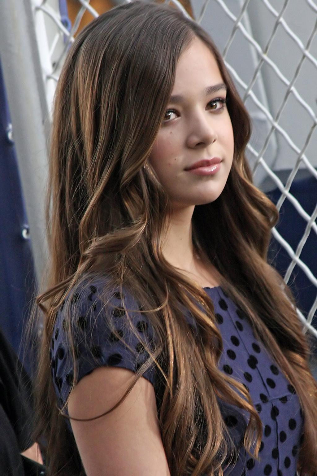 Hailee SteinfeldProfile, Photos, News and Bio