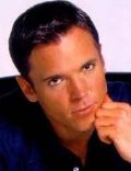 Nicholas Lea