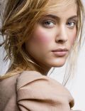 Nora Arnezeder