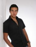 Vadhir Derbez