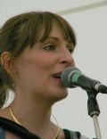 Emily Smith (singer)