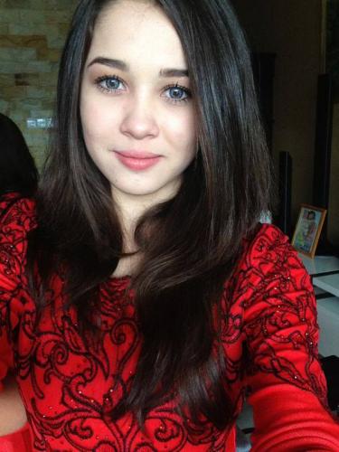 Emma Maembong
