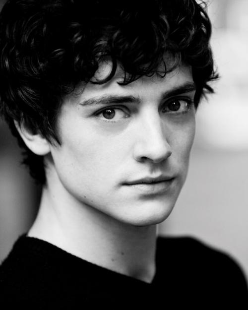 Aneurin Barnard