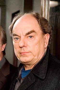 Alun Armstrong