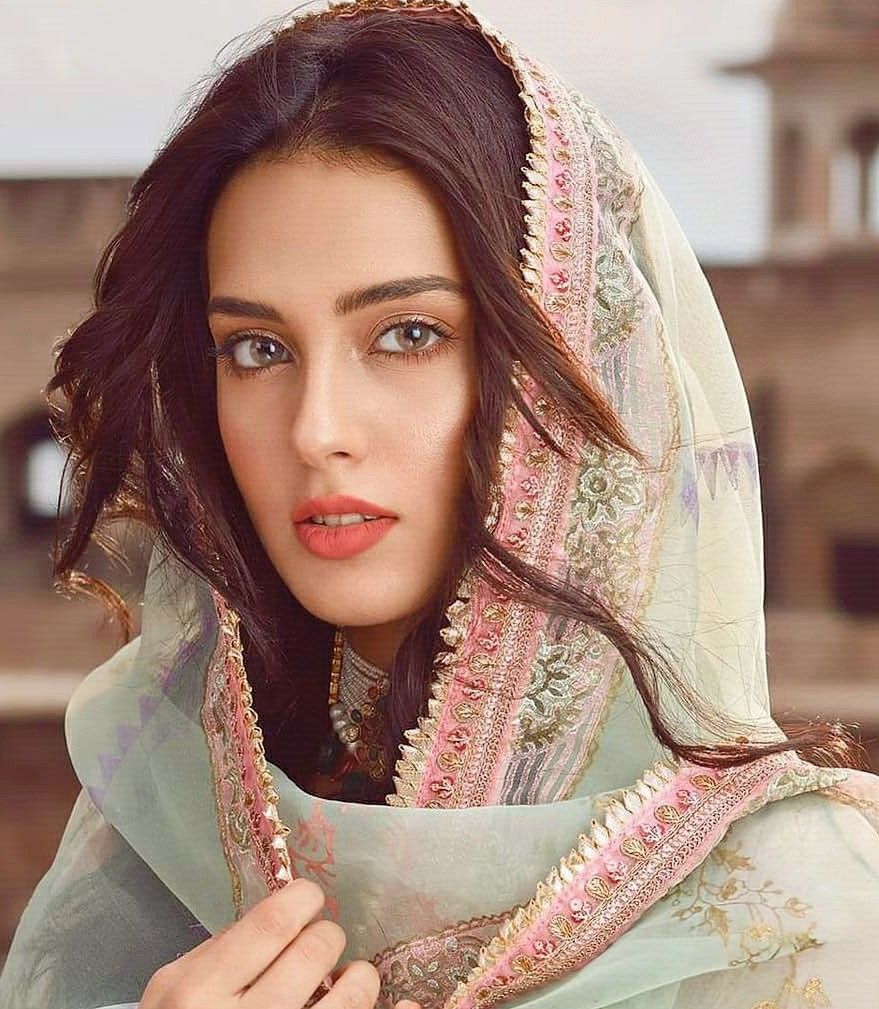 Iqra Aziz