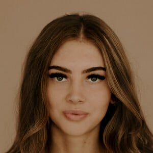 
Izzy Larsen
