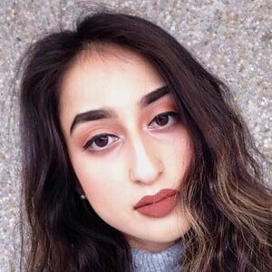 
looksbyhala
