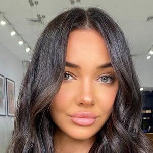 
Mia Loehr
