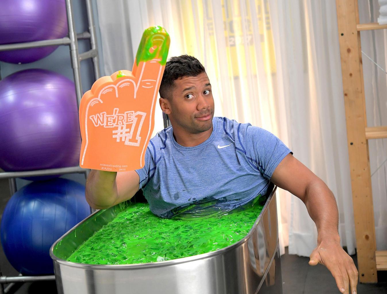 Russell Wilson Returns as Host of Nickelodeon       's 2017 Kids      '  Choice Sports Awards