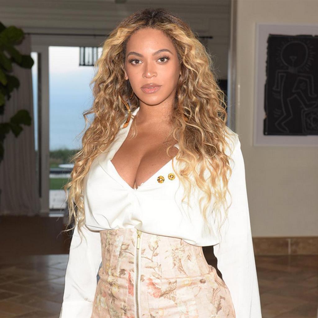 BeyoncÃ© Shows Off Her Moves at Rollerskating Rink While Jay-Z Reportedly Sits on theÂ Sidelines