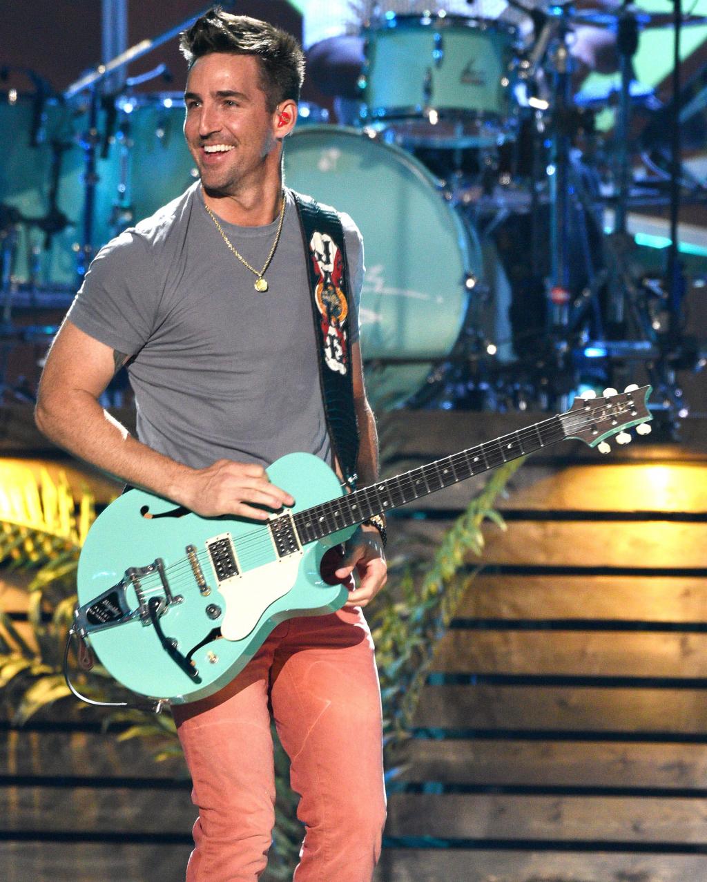 Jake Owen on the Importance of        Dad Time      '  with Daughter Pearl       '  and How He       's        Rebuilding      '  His    Career