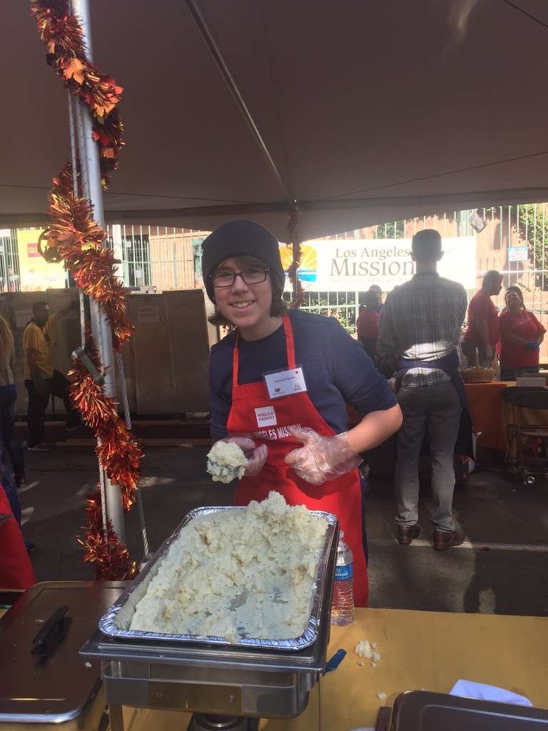 Celebrity Thanksgiving -- Stars Serve Up Turkey and Taters (PHOTO GALLERY)