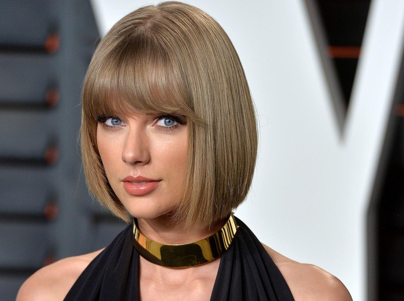 Taylor Swift Pulls Off Sweet Surprise by Dropping by an English Superfanâ€™s House