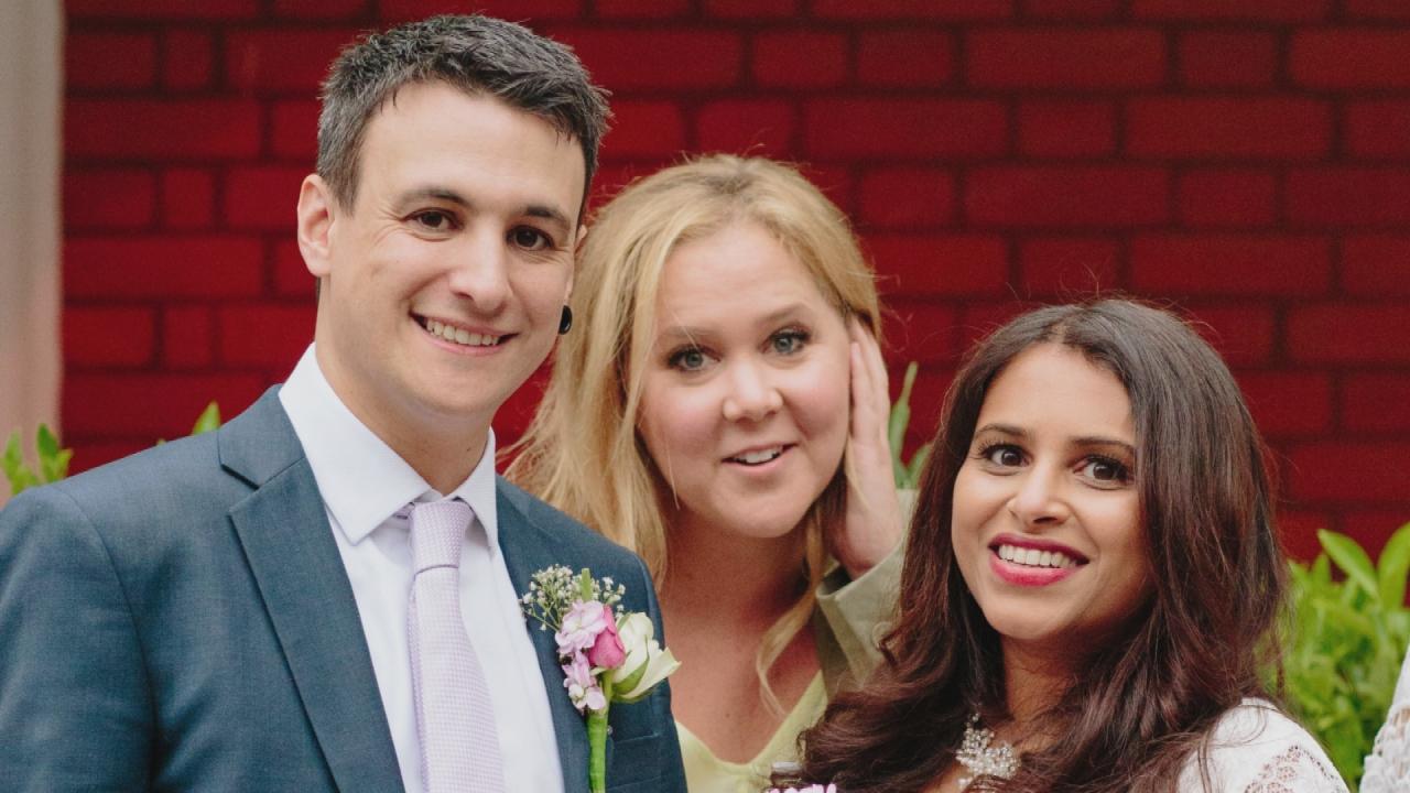 Amy Schumer Is the Queen of Wedding Pranks, Hilariously Photobombs Another Couple's Photos