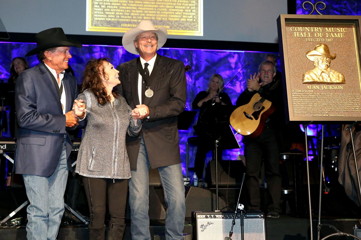 Loretta Lynn       's Surprise Appearance Highlights Alan Jackson       's Hall of Fame Induction:       'I Love You,    Honey!        