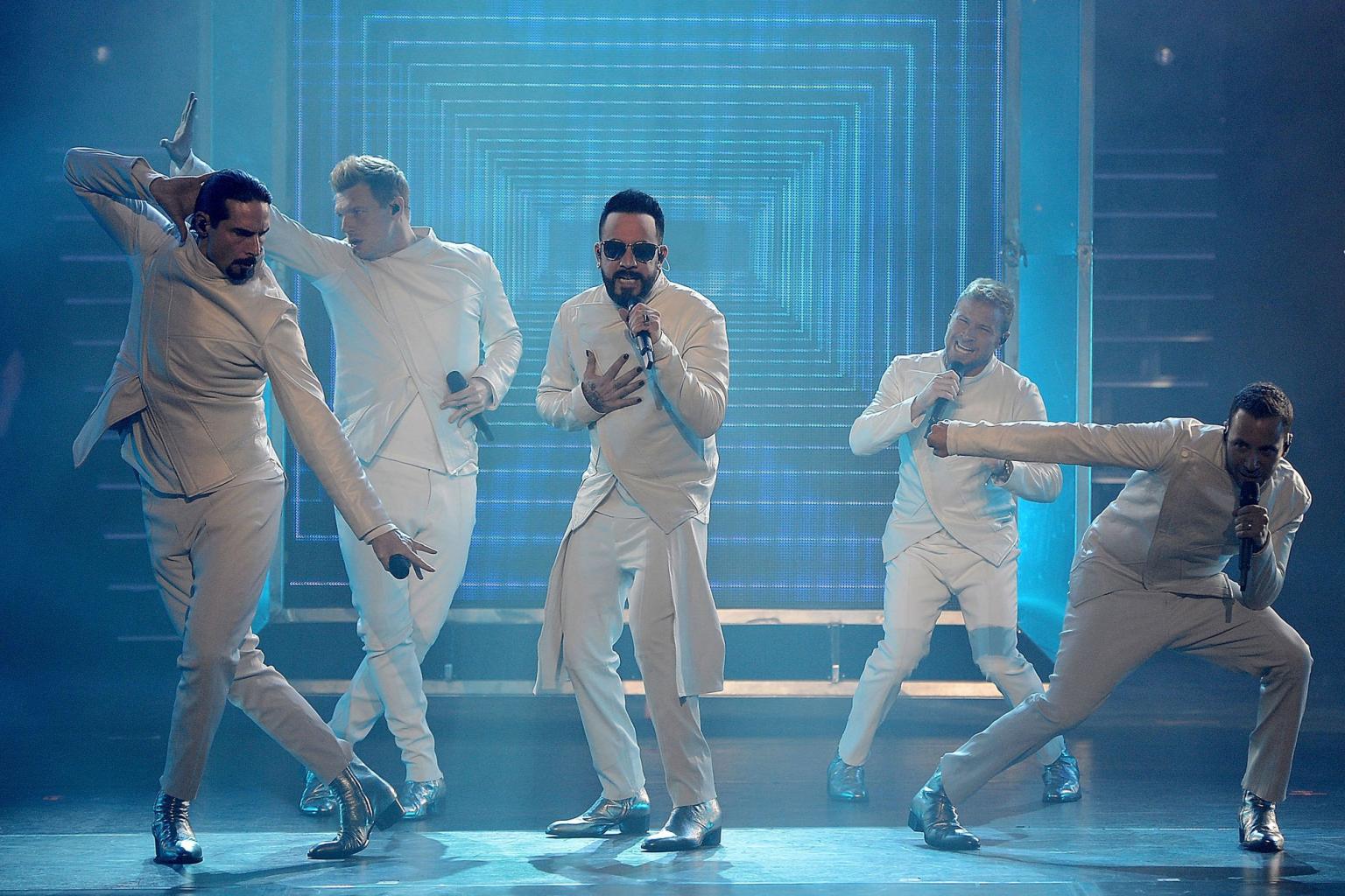 Backstreet Boys Extend Las Vegas Residency into 2018:        Everybody       's Ready to Cut    Loose!        