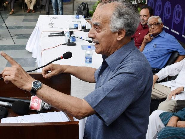 Boycott ministers after raid on NDTV, says Arun Shourie