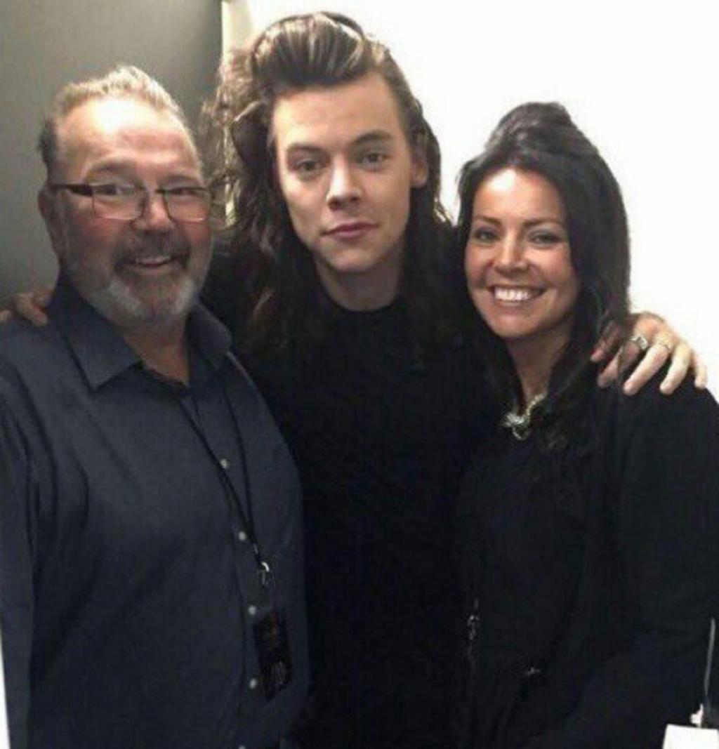 Harry Styles Mourns Death of Stepfather Robin Twist as One Direction Bandmates Pay Tribute