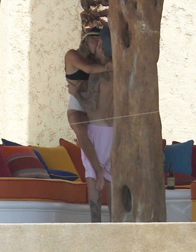 Justin Bieber & Sofia Richie -- Besos de Cumpleaos en Cabo (Photo Gallery) Justin Bieber & Sofia Richie -- Besos de Cumpleaos en Cabo (Photo Gallery)
