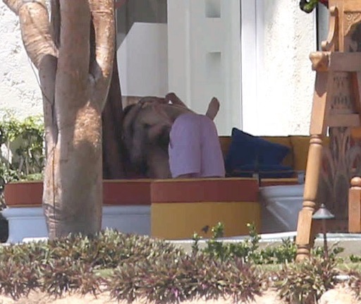 Justin Bieber & Sofia Richie -- Besos de Cumpleaos en Cabo (Photo Gallery) Justin Bieber & Sofia Richie -- Besos de Cumpleaos en Cabo (Photo Gallery)