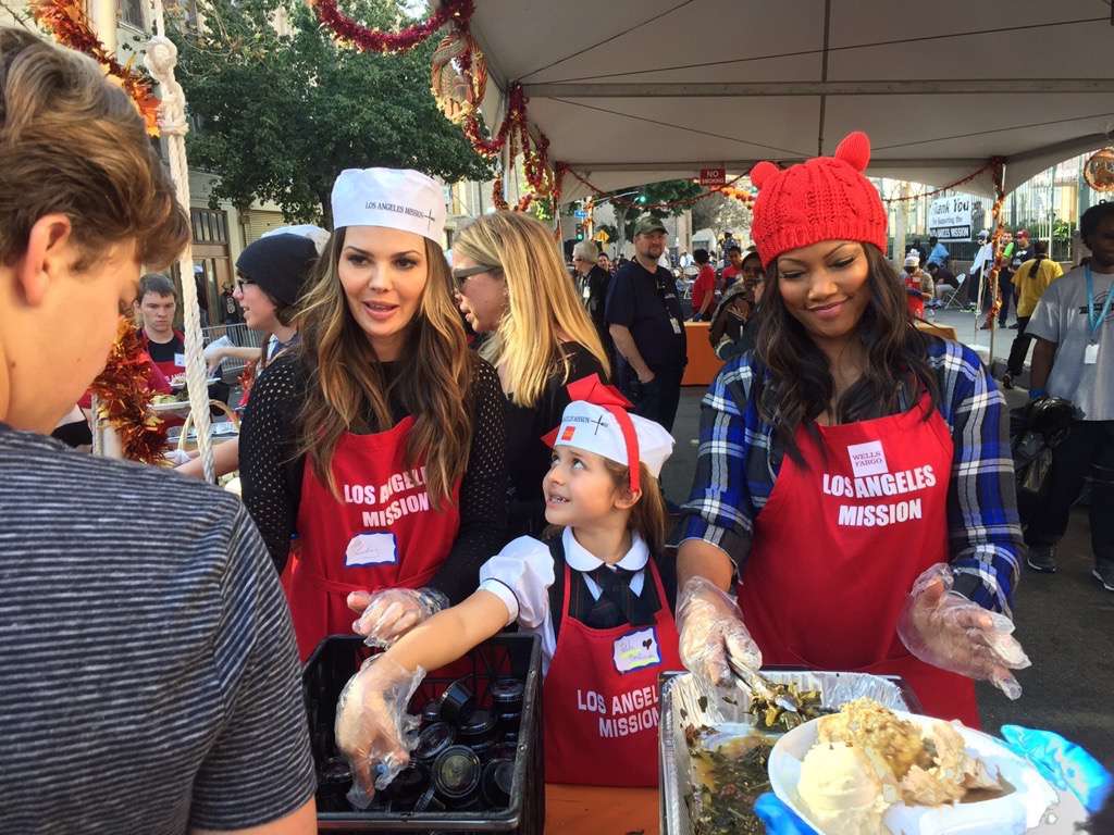 Celebrity Thanksgiving -- Stars Serve Up Turkey and Taters (PHOTO GALLERY)
