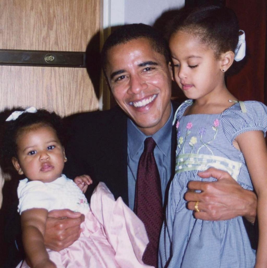        We Love You       ': Michelle Obama Shares Vintage Image of Barack and Daughters on Father        s    Day