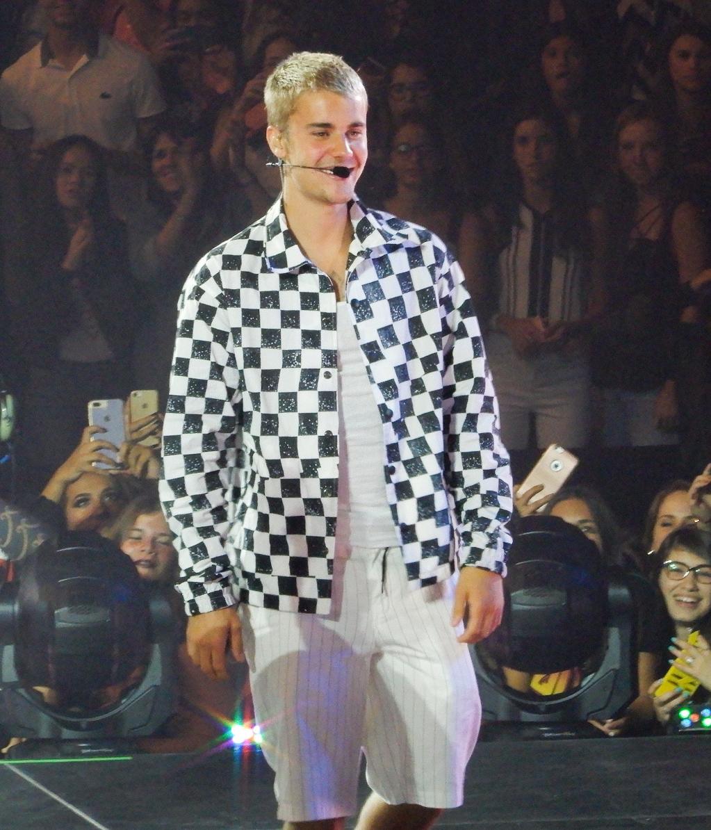 Justin Bieber Forgets Then Mocks â€˜Despacitoâ€™ Lyrics During Performance, Offends Latinos