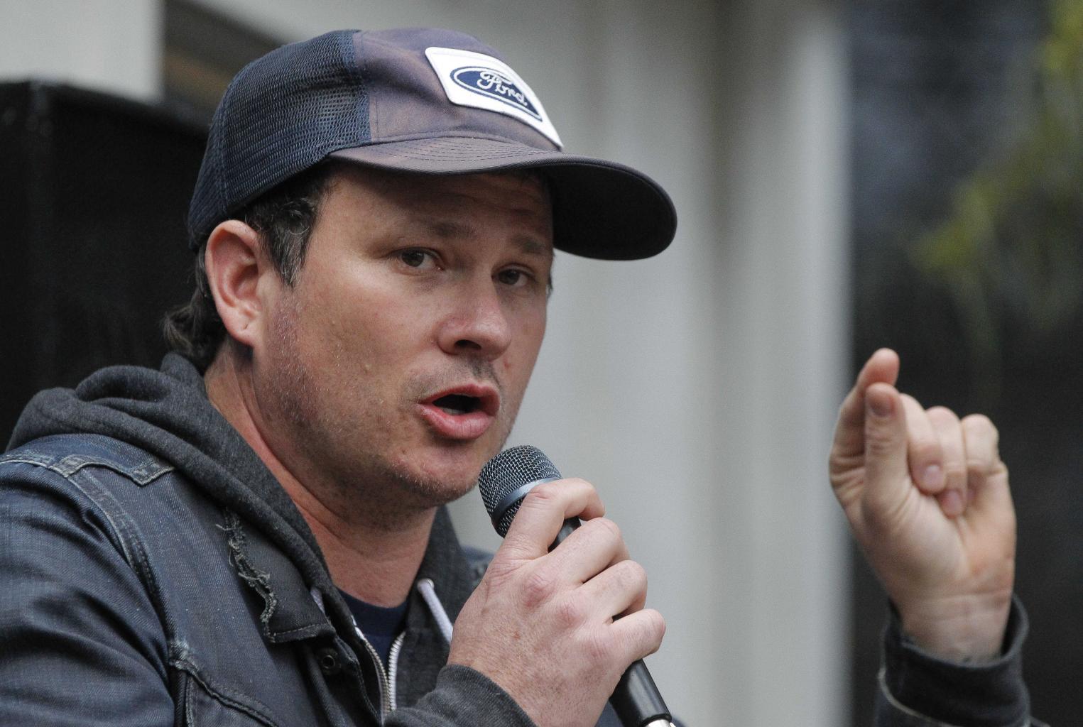 Former Blink-182 Guitarist Tom DeLonge Shares Local Story Of Alleged Kidnappers