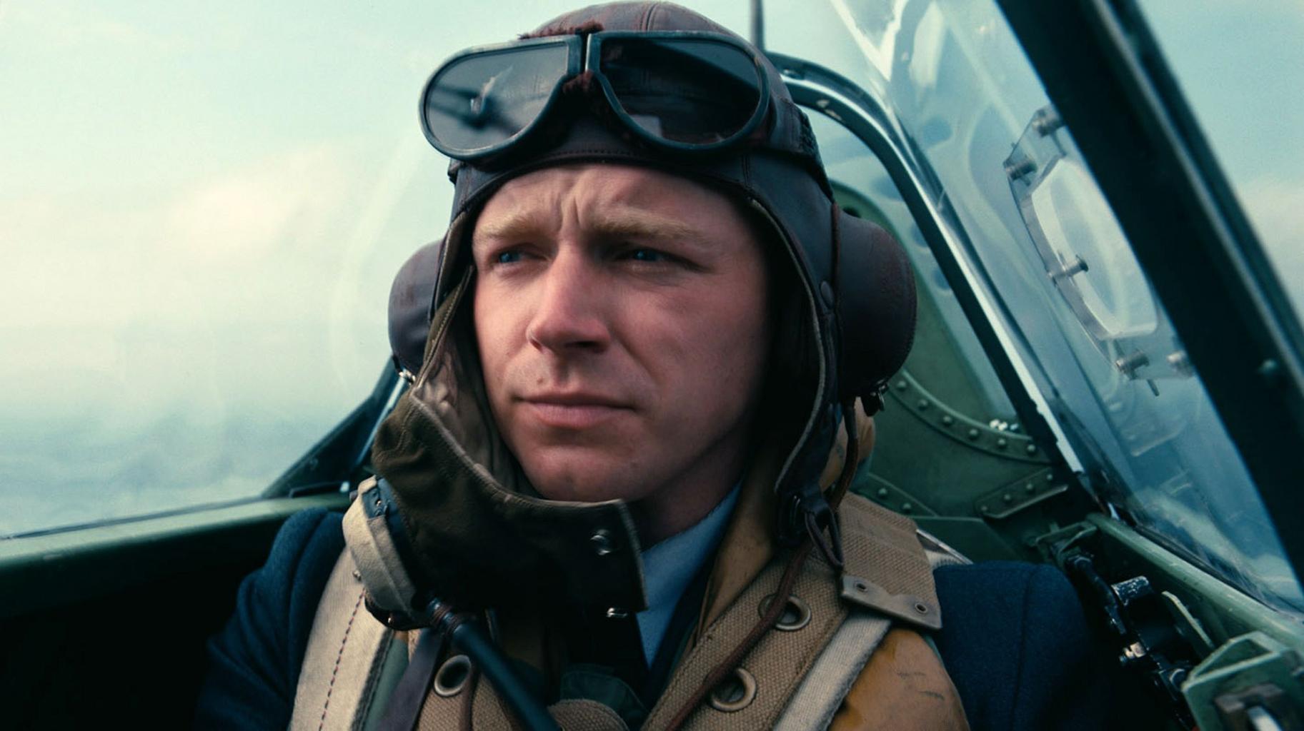 Move Over, Tom Hardy! Meet Dunkirk's Other Sexy Pilot, Jack Lowden