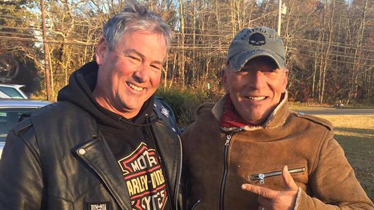 Bikers Rescue Stranded Motorcyclist Who Turns Out to Be Bruce Springsteen