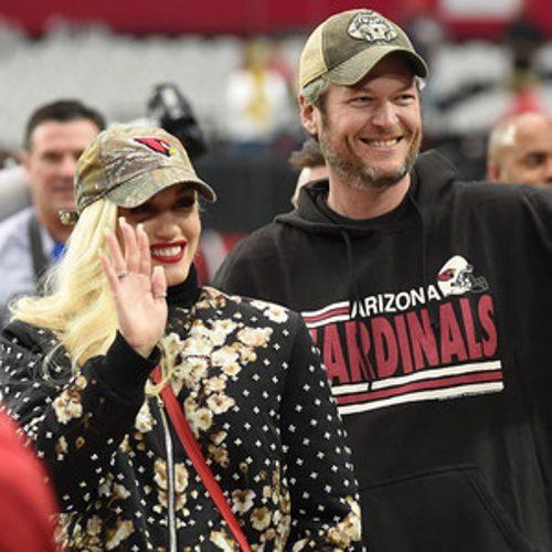 Blake Shelton & Gwen Stefani Fly to AZ, Take a Selfie at NFL