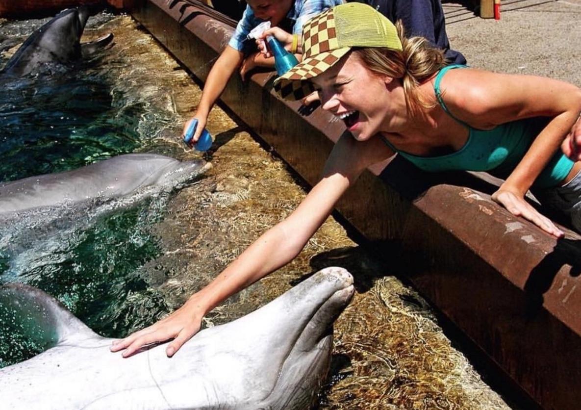 Brie Larson Apologizes After Posting Flashback Pic With Dolphin: â€˜I Do Not Support Animal Crueltyâ€™