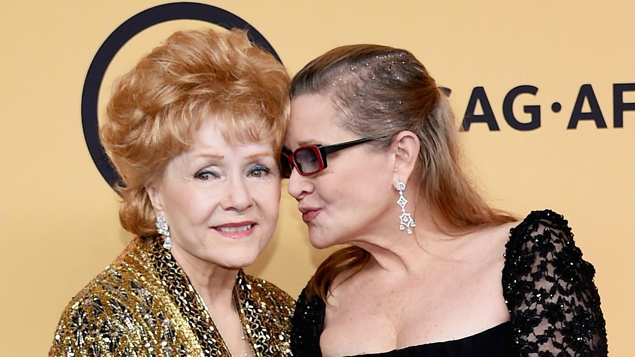 Carrie Fisher's Fans Create Makeshift Star on Walk of Fame, Mourners Pay Tribute to Debbie Reynolds