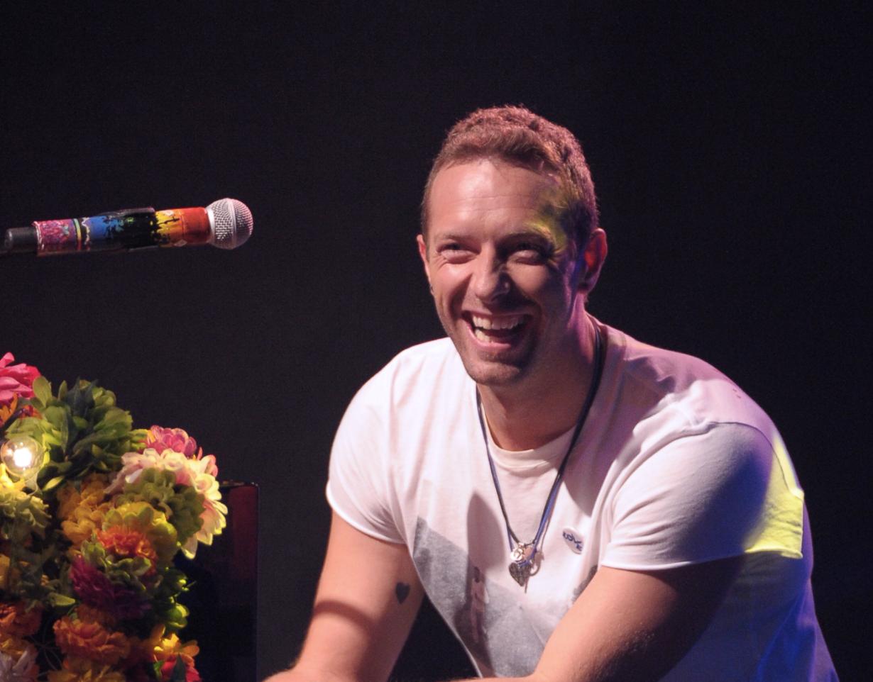 Chris Martin Performs Special Concert To Benefit NYC Homeless Shelter Only Days Before Christmas