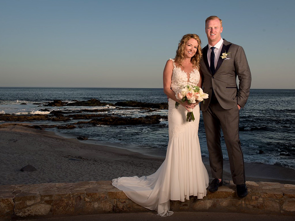 Comedian Sarah Colonna Weds Seahawks Player Jon Ryan in Mexico