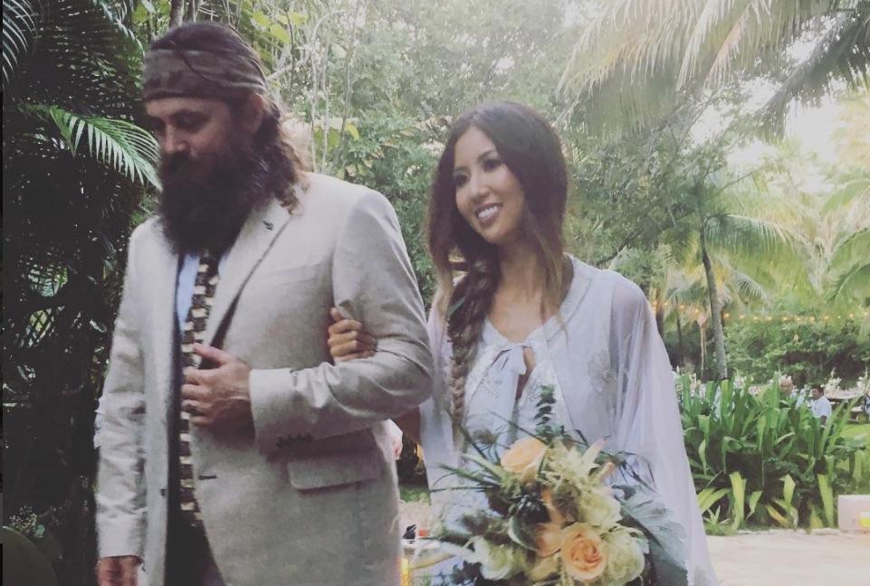        Duck Dynasty      '  Dad Willie Robertson Walks Daughter Down The Aisle At Her Wedding