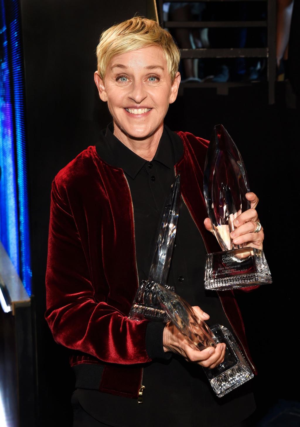 Ellen DeGeneres Makes History with 20th People       's Choice Award:        Thank You All Very Much. I Love You        