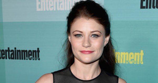 Emilie de Ravin Asks American Airlines to Fire ''Disgusting'' Employee She Said Physically Accosted Her