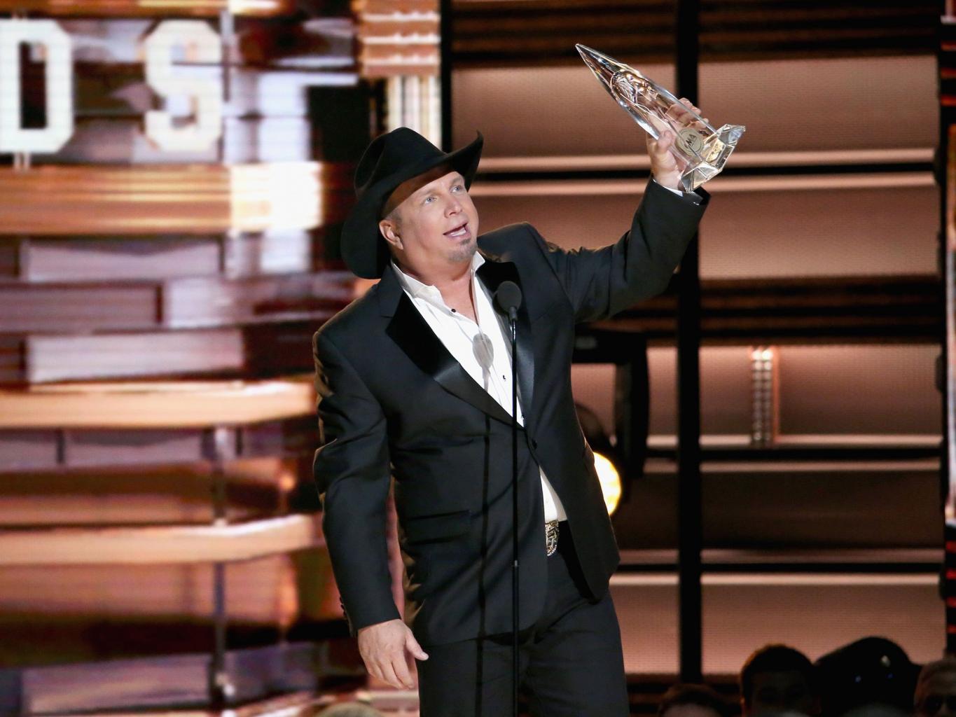 Garth Brooks Scores Entertainer of the Year Honor at the 2016 CMAs