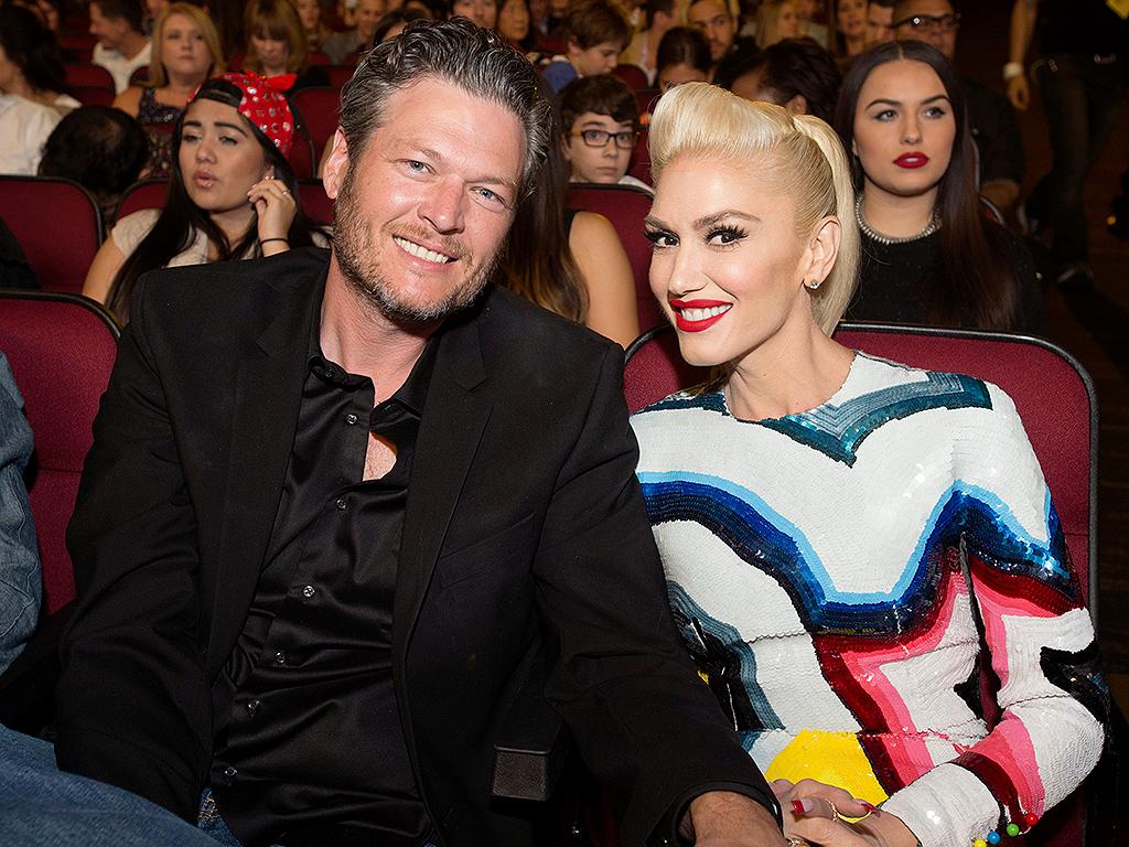Gwen Stefani Gets a Blake Shelton-Led Standing Ovation at the Radio Disney Music Awards