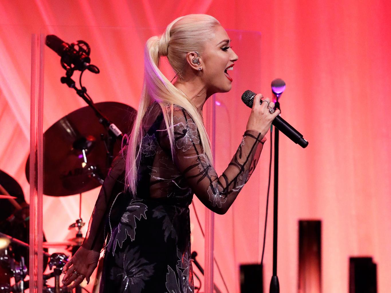 Gwen Stefani Performs Duet with Blake Shelton at Obama       's State Dinner