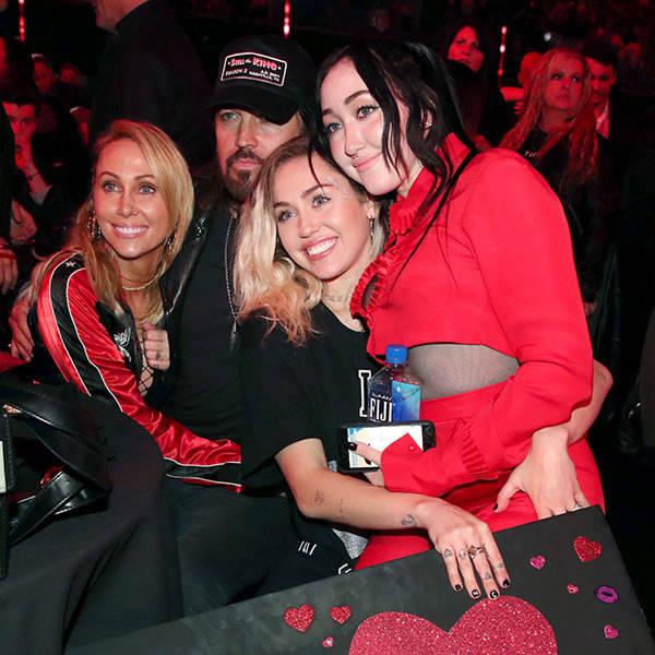 Here's Proof That Miley Cyrus and Her Family Had the Best Time at the 2017 iHeartRadio Music Awards