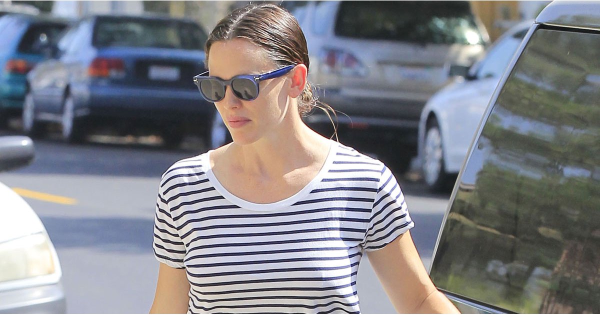 Jennifer Garner Looks Lovely While Strolling Into Church With Her Children